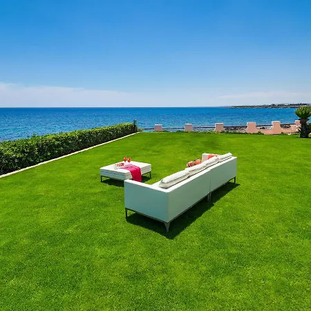 Exclusive With Private Swimming Pool That Enjoys A Splendid Seafront View Willa