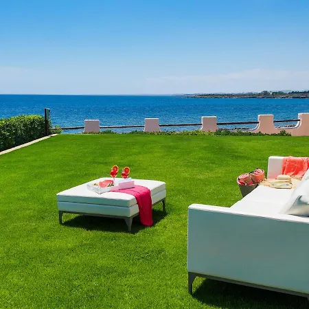 Exclusive With Private Swimming Pool That Enjoys A Splendid Seafront View Villa *