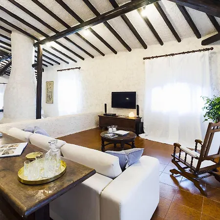 Villa Exclusive With Private Swimming Pool That Enjoys A Splendid Seafront View *