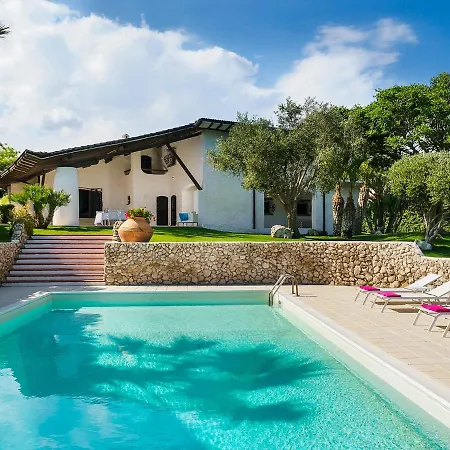 Exclusive With Private Swimming Pool That Enjoys A Splendid Seafront View Willa