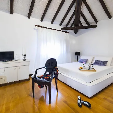 Exclusive With Private Swimming Pool That Enjoys A Splendid Seafront View * Fontane Bianche