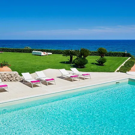 Exclusive With Private Swimming Pool That Enjoys A Splendid Seafront View Fontane Bianche